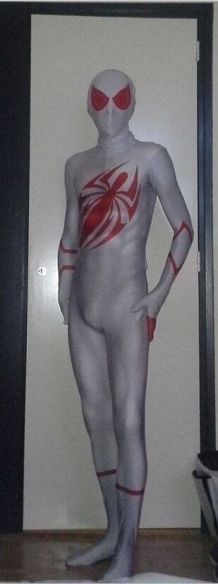 WHITE SCARLET pattern