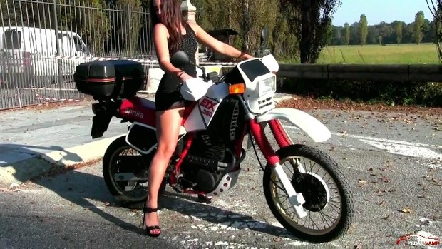 229 : Miss Iris playing with the Aprilia 350 ETX