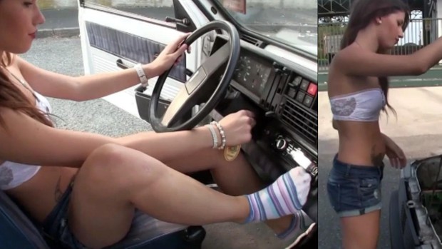 098 : Miss Black Mamba cranks the old Fiat Panda in sneakers, socks and barefeet