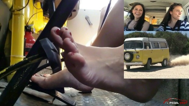 305 : Holiday in Sardinia Video #3 - Crazy girls flooring the gas pedal