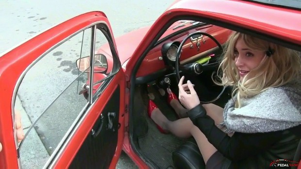 253 : Miss Iris wants to buy a vintage car - first option an old Fiat 500