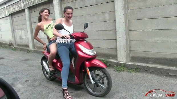 207 : Miss Iris and Miss Black Mamba having fun with the Peugeot scooter