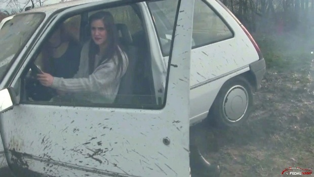 269 : Miss Iris & Miss Ale bad bad stuck in the mud