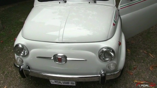 190 : Miss iris cranking the old Fiat 500