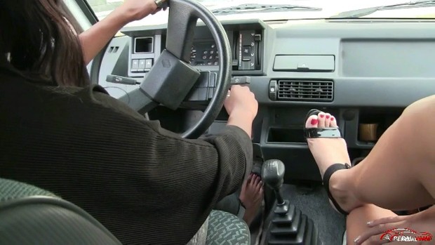 225 : Miss Iris & Miss Amelie - Drive Lesson #1