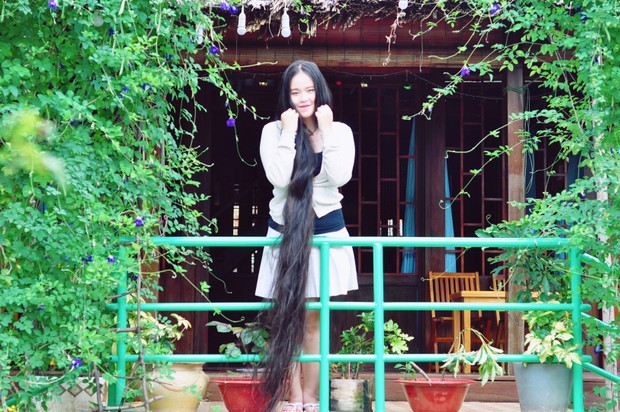 Set My Hair Free In A Beautiful Garden