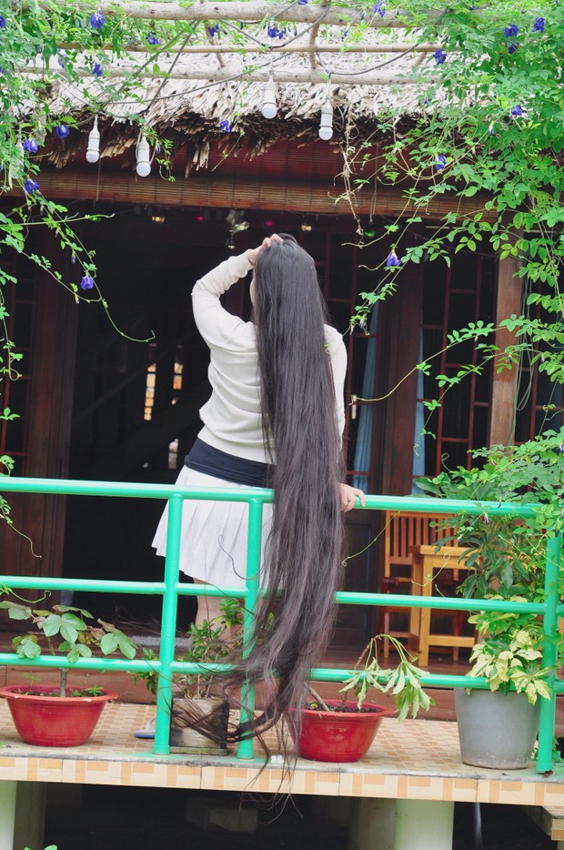 Set My Hair Free In A Beautiful Garden