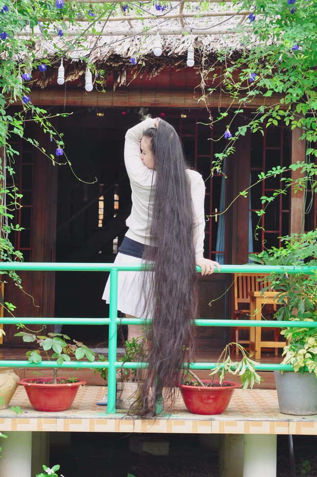 Set My Hair Free In A Beautiful Garden