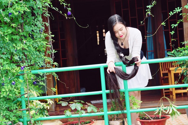 Set My Hair Free In A Beautiful Garden