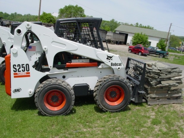 BOBCAT S250 TURBO, S250 TURBO HIGH FLOW SKID STEER LOADER OPERATION & MAINTENANCE MANUAL