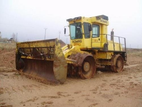 BOMAG REFUSE COMPACTOR BC 571 RB / BC 671 RB / BC 771 RB SERVICE TRAINING MANUAL