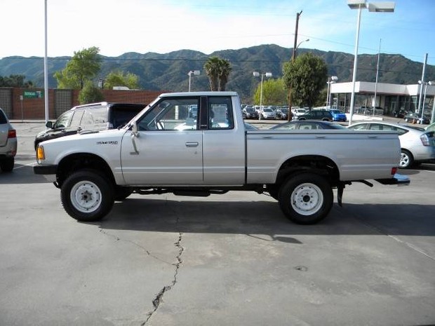 1982 DATSUN PICK-UP Model 720 Series Service Repair Manual