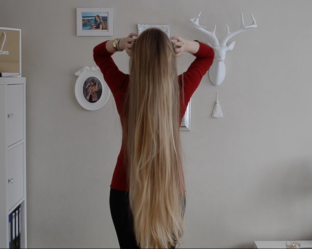 VIDEO - Premium blonde hair play, buns and braid