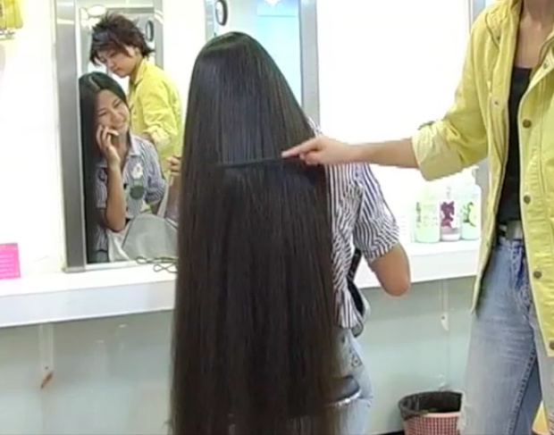 VIDEO - Chinese knee length hair play
