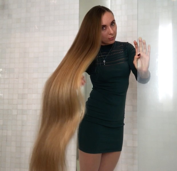 VIDEO - Bathroom play