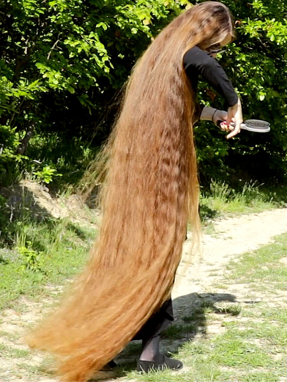 VIDEO - Unbelievably long hair 2 - RealRapunzels