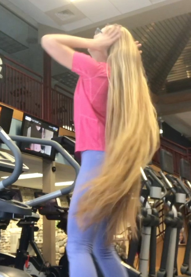 VIDEO - Rapunzel at the crosstrainer