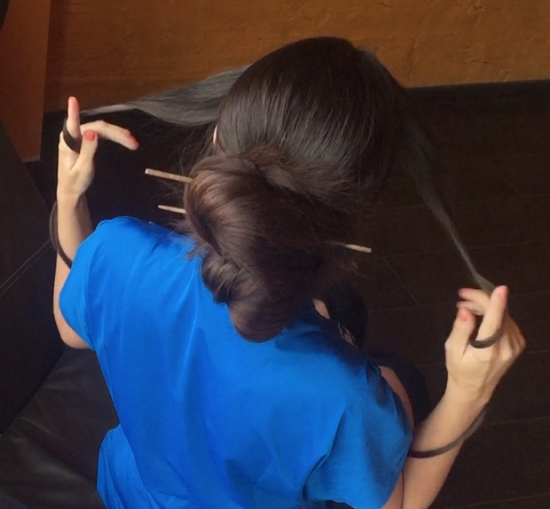 VIDEO - Big buns and super thick hair