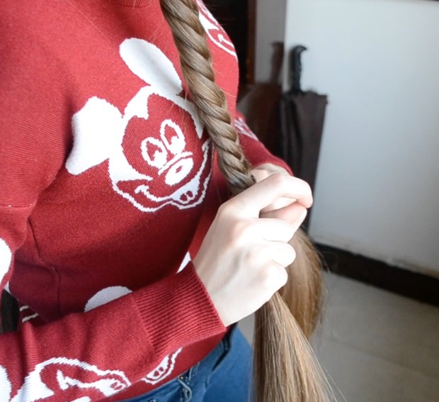 VIDEO - Double Fishtail Braids