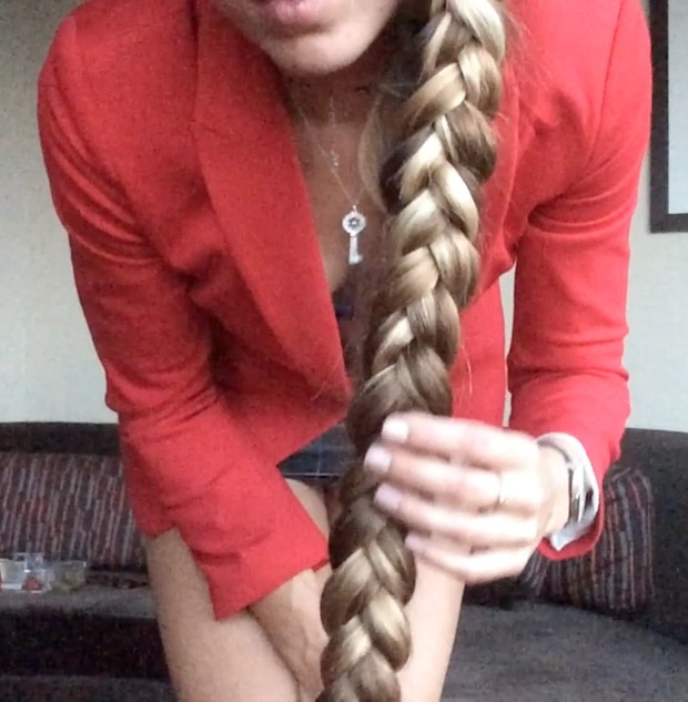 VIDEO - Kateryna´s red blazer