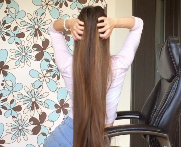 VIDEO - Classic length hair play in chair