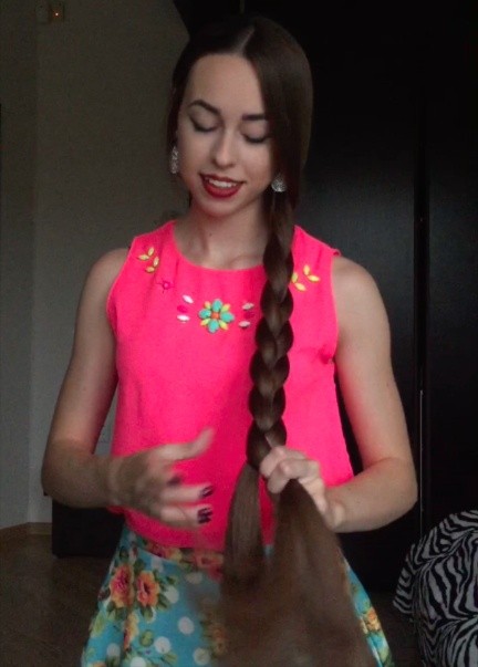 VIDEO - Amazing classic length hair play, very thick and silky