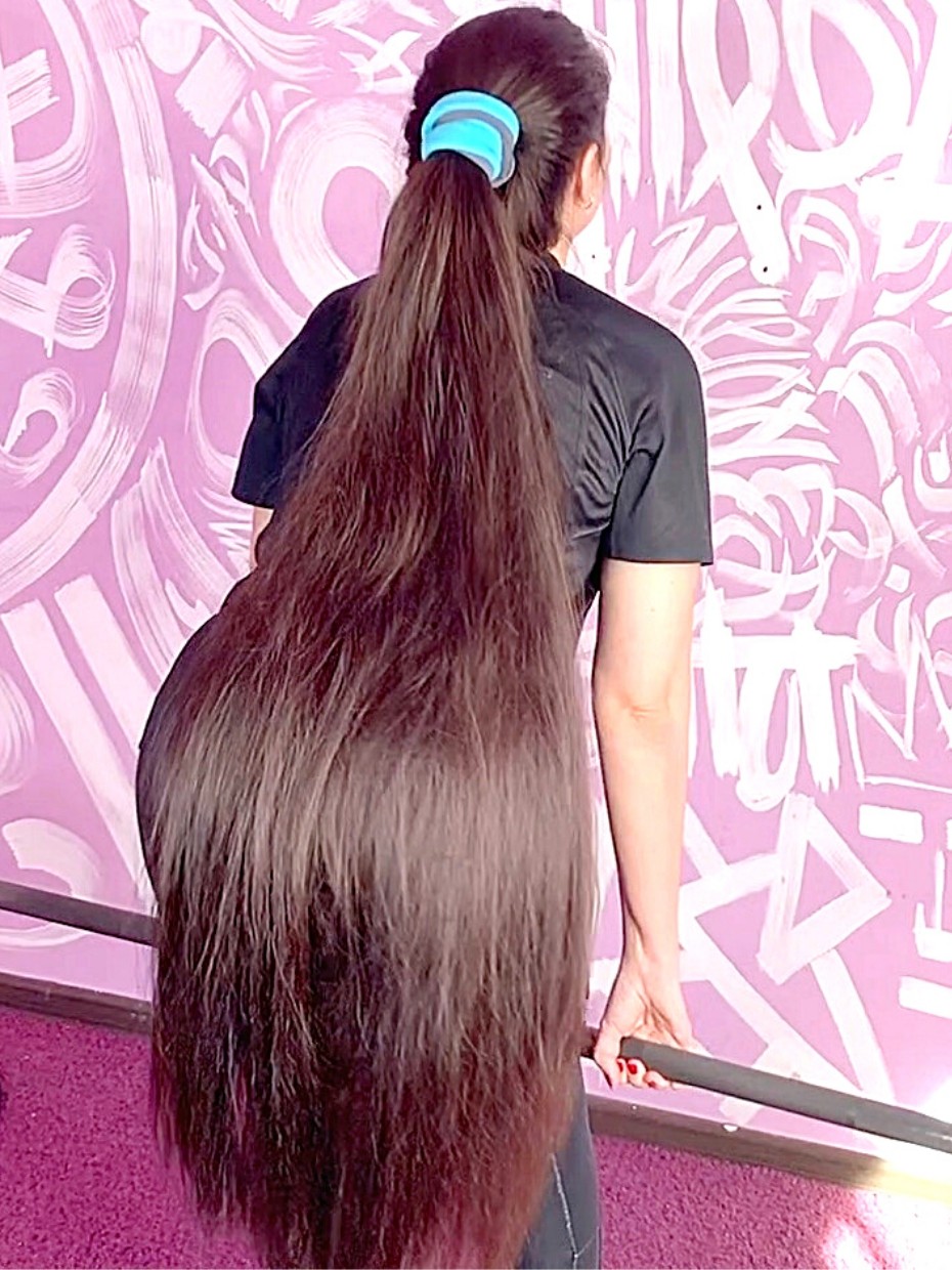 VIDEO Home Workout With Extreme Hair RealRapunzels video-home-workout-with-extreme-hair-realrapunzels