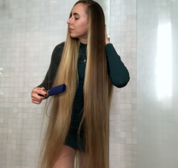 VIDEO - Bathroom play