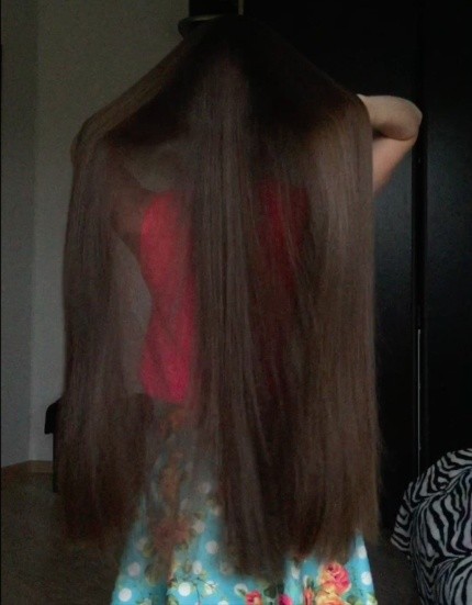 VIDEO - Amazing classic length hair play, very thick and silky