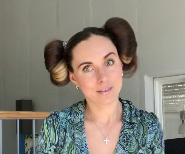 VIDEO - Rolled double buns