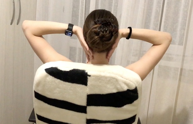 VIDEO - Amazing long hair chair play