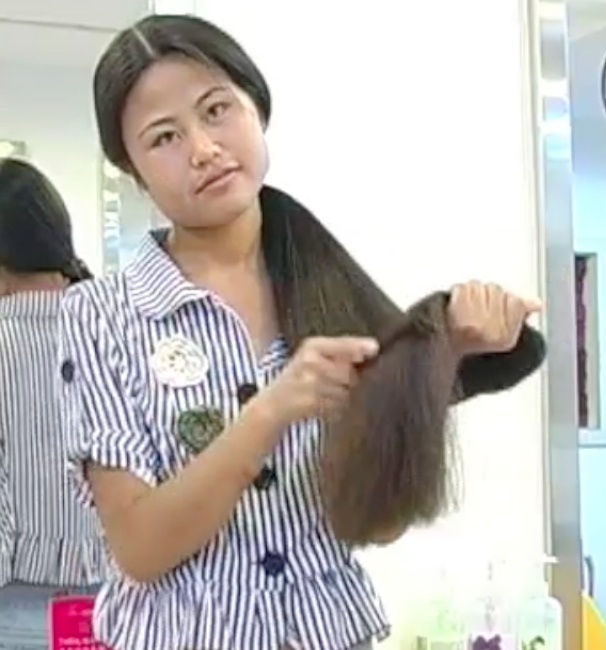 VIDEO - Chinese knee length hair play