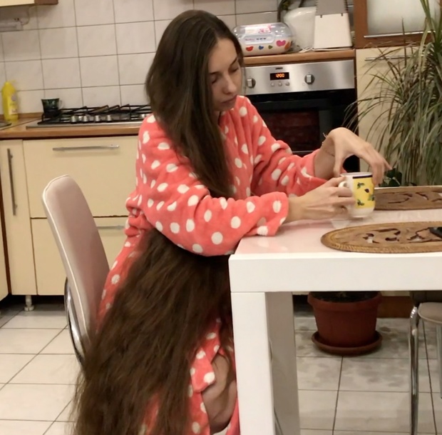 VIDEO - Rapunzel at home