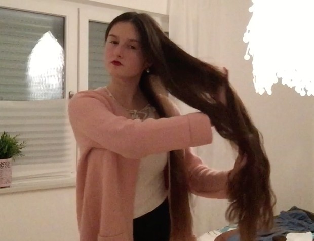 VIDEO - Classic length braid, hair play & updo