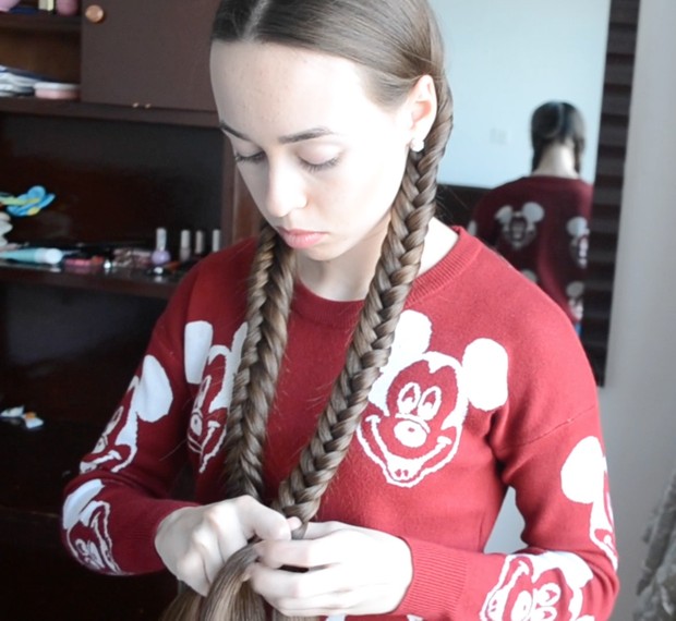 VIDEO - Double Fishtail Braids