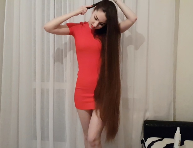 VIDEO - Thigh length hair and a red dress