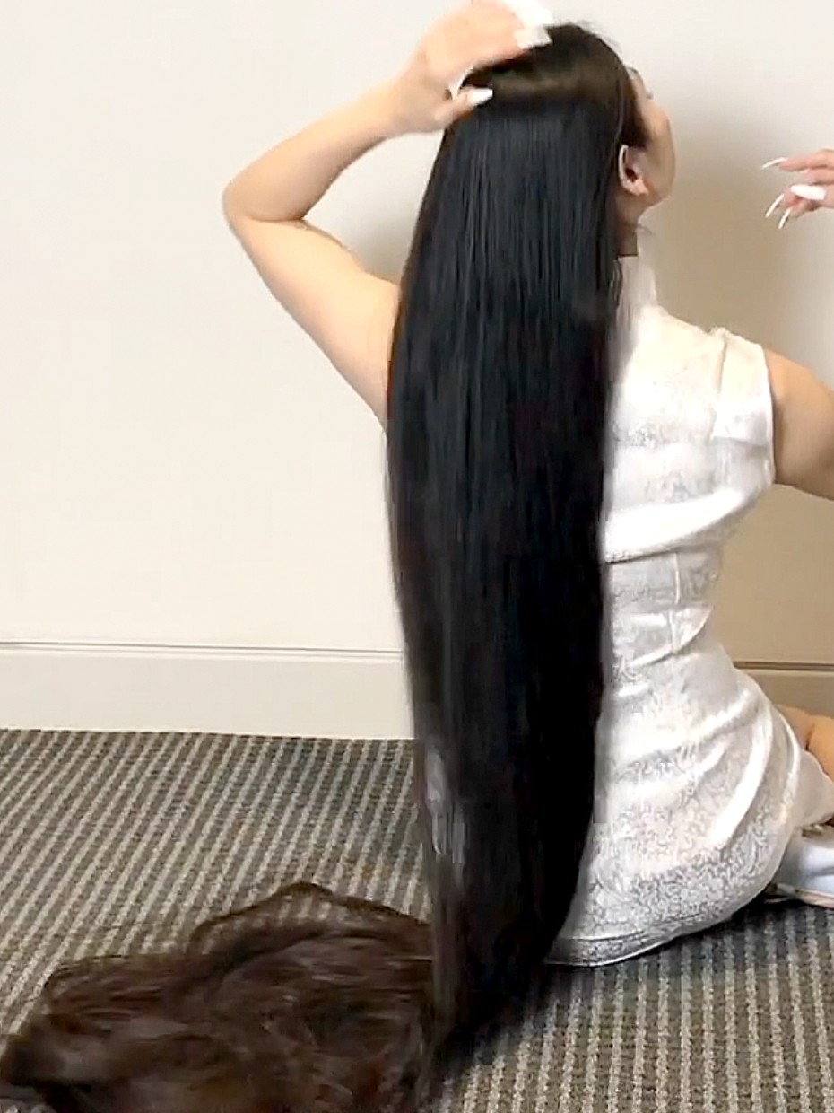 video-a-lot-of-length-a-lot-of-hair-play-realrapunzels