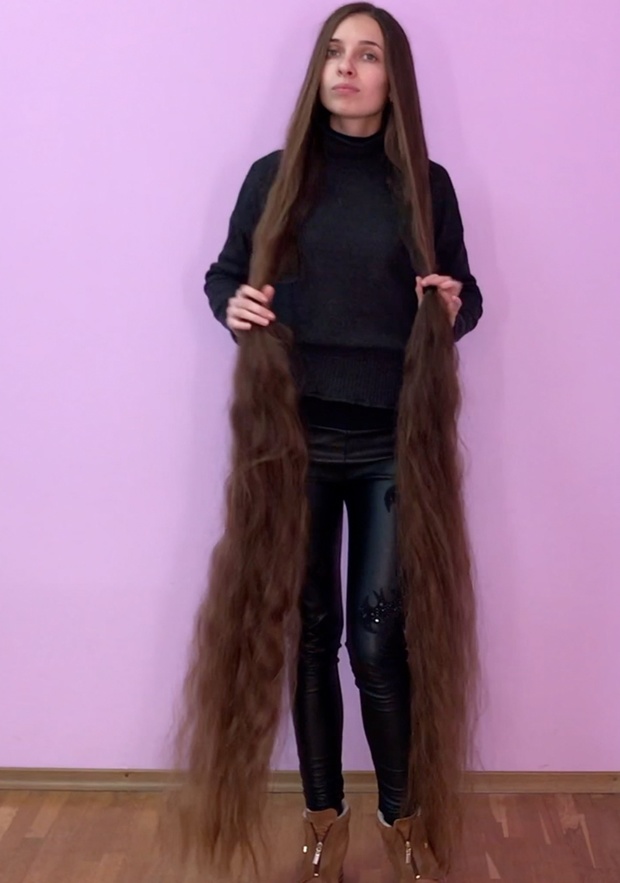 VIDEO - Floor length hair and buns