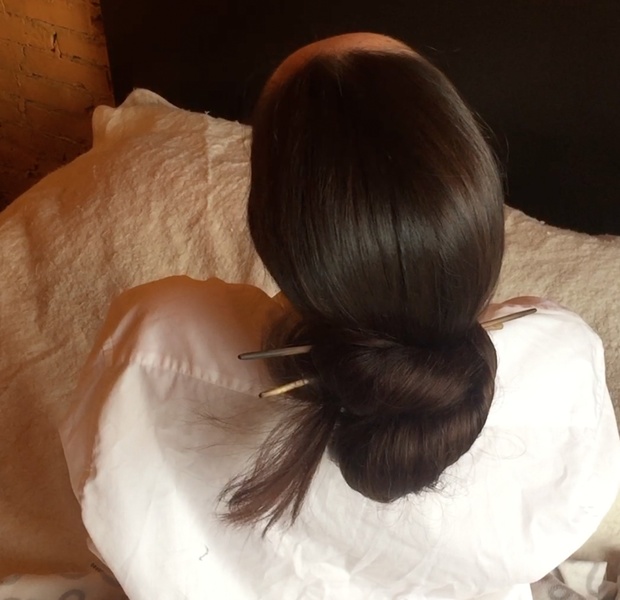 VIDEO - Big buns and super thick hair