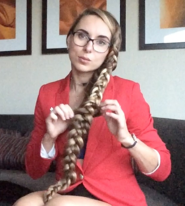 VIDEO - Kateryna´s red blazer