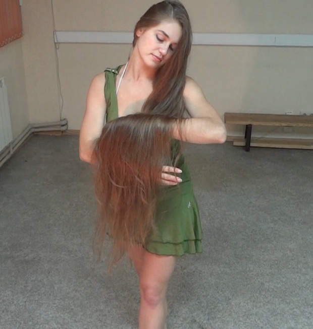 VIDEO - Knee length hair dancer 2