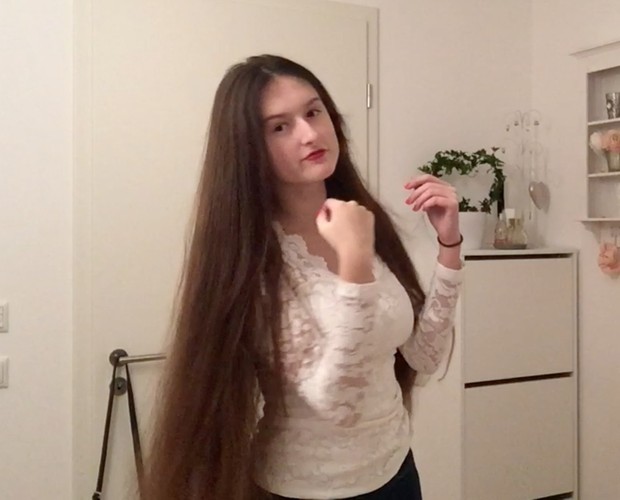 VIDEO - Young classic length brunette 2