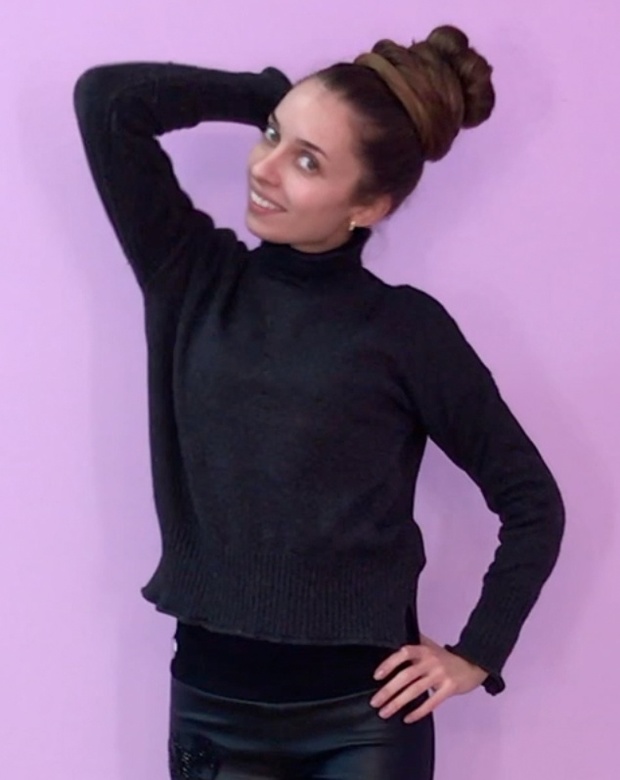 VIDEO - Floor length hair and buns