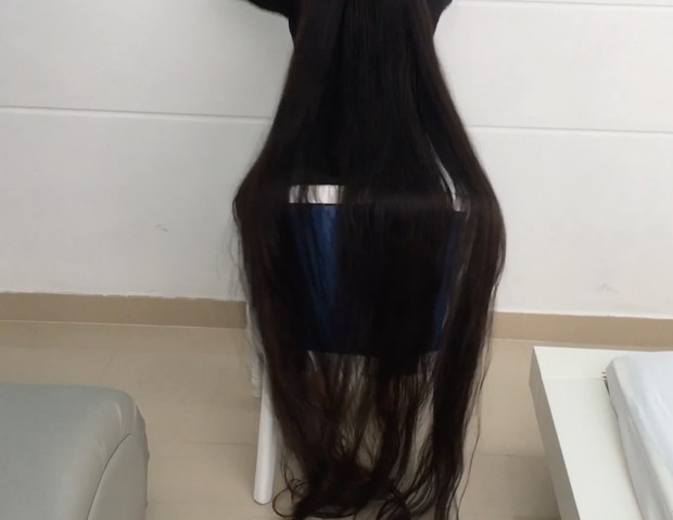 VIDEO - Floor length braid, bun, play and brushing