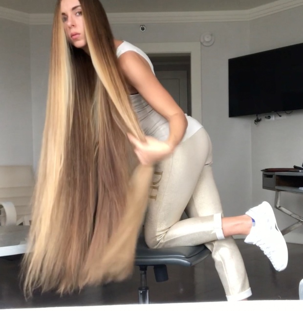 VIDEO - Rapunzel ASMR