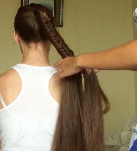 VIDEO - Long fishtail braid