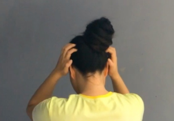 VIDEO - Beyond floor length hair play