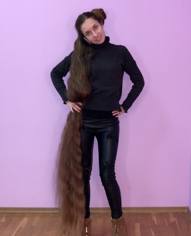 VIDEO - Floor length hair and buns