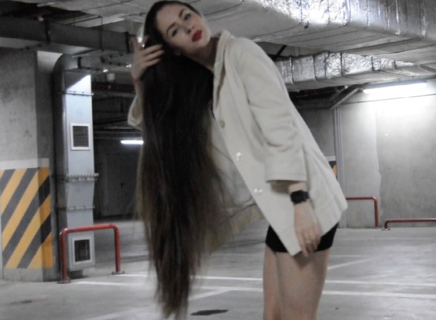 VIDEO - Thigh length hair play in the parking lot