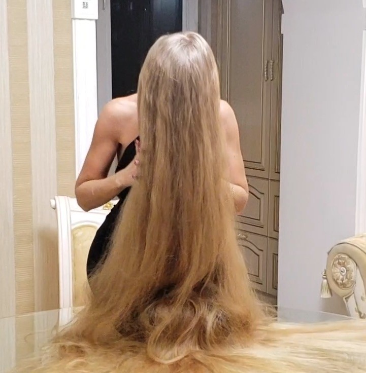 Video Extremely Long Hair On The Table Realrapunzels